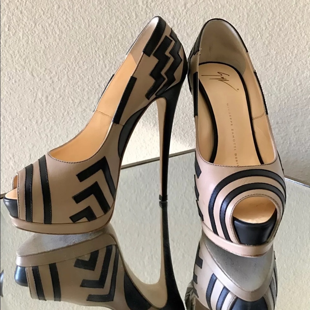 GIUSEPPE ZANOTTI Beige/Black Platform Pumps-size 7